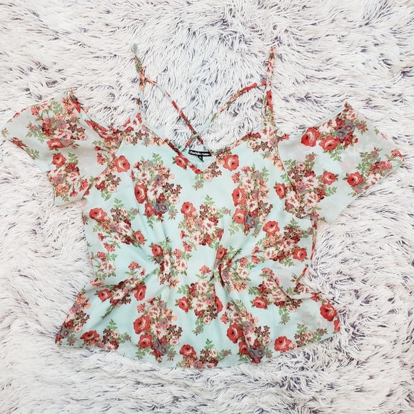 Charlotte Russe Tops - Charlotte Russe Plus Size Floral Cold Shoulder Top